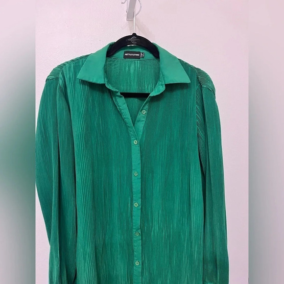 PrettyLittleThing Green Plisse Button Up Split Hem Dress size 0 - Picture 8 of 10